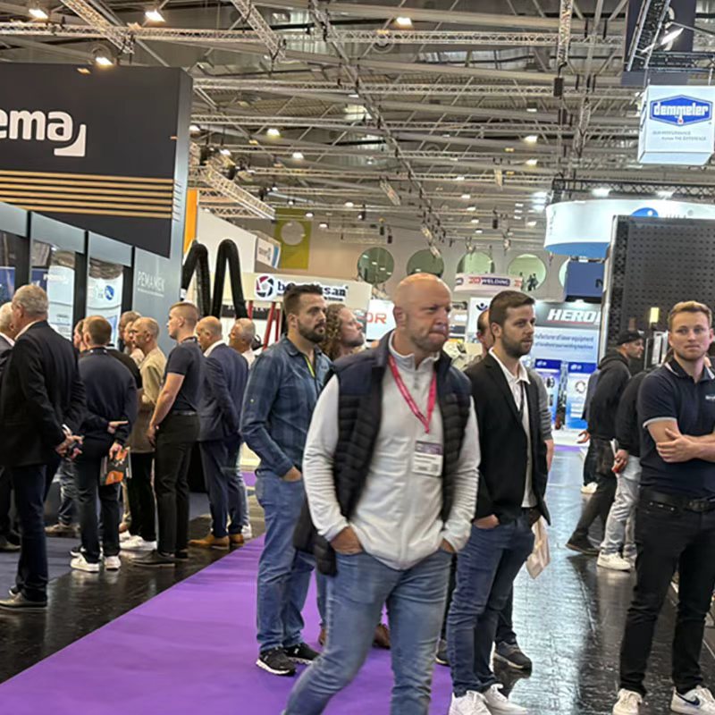 PAPR de NEW AIR brilla en SCHWEISSEN & SCHNEIDEN 2025, atrayendo multitudes