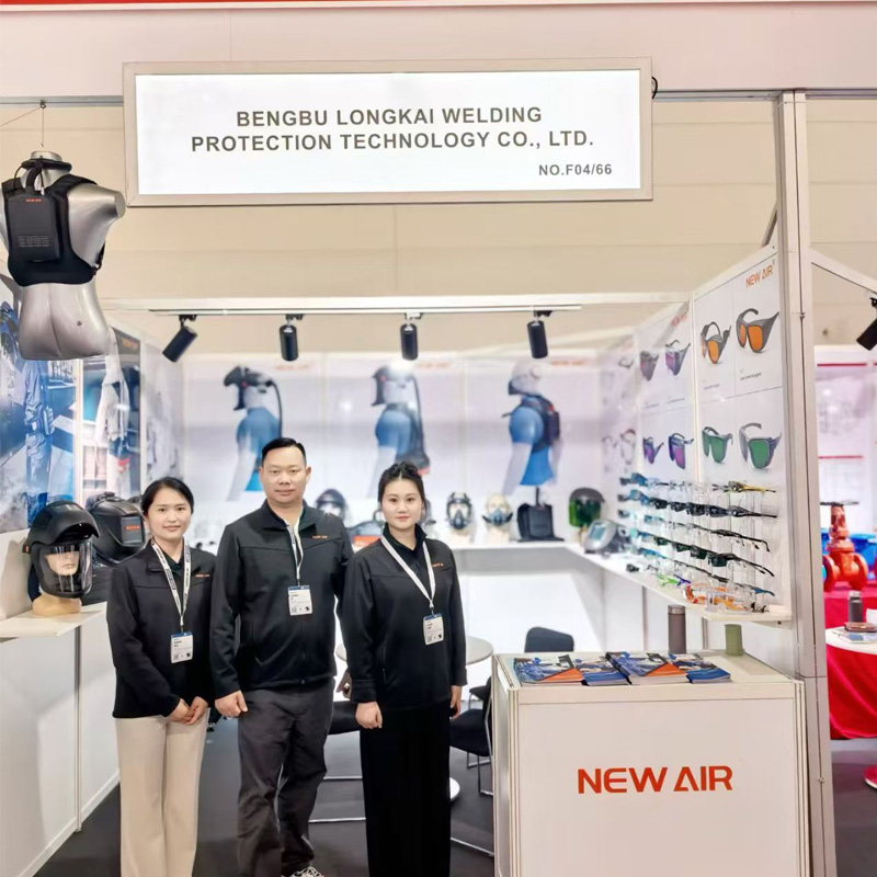 NEWAIR exhibe en Hannover respiradores purificadores de aire motorizados de desarrollo propio.
